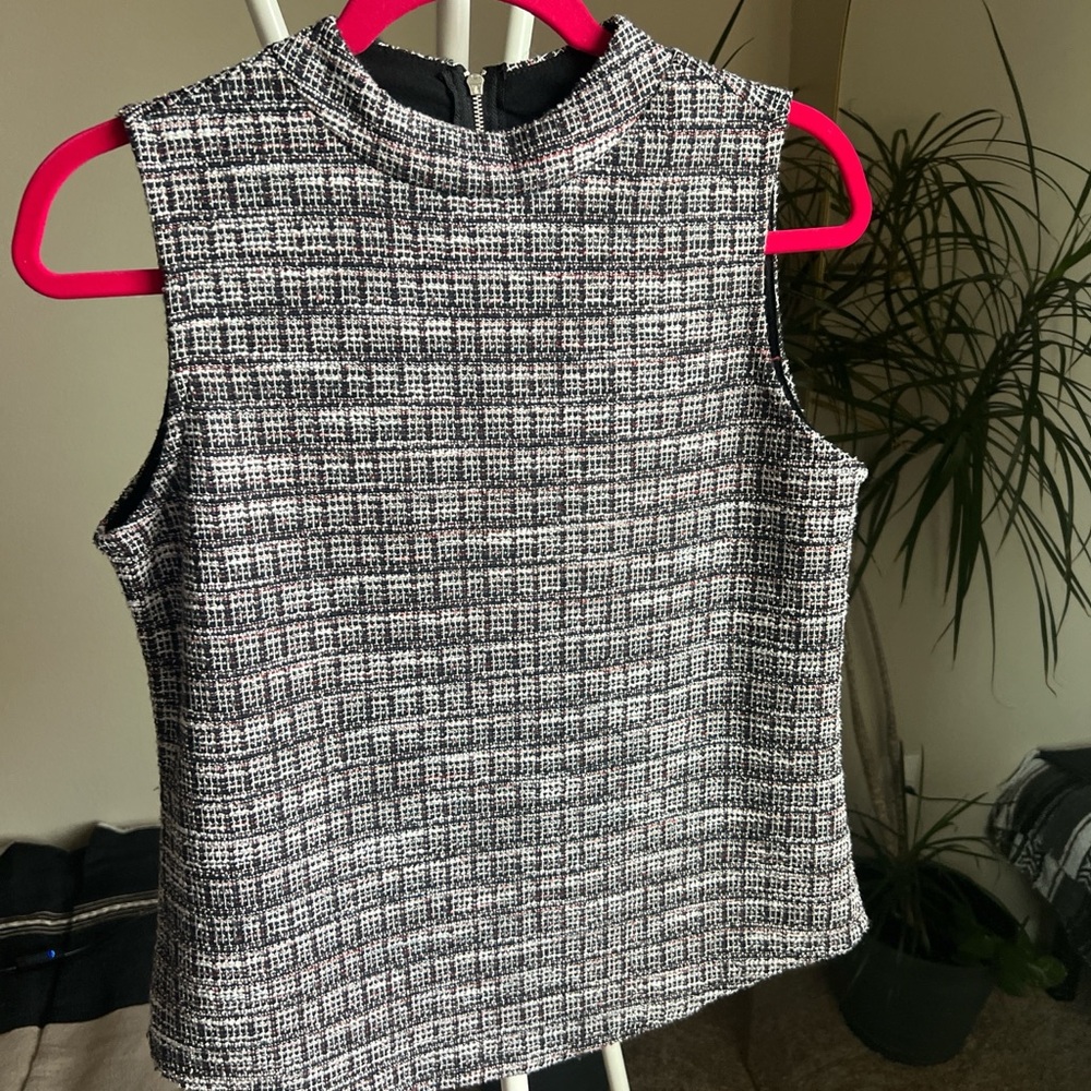 Chic Black and White Sleeveless Top